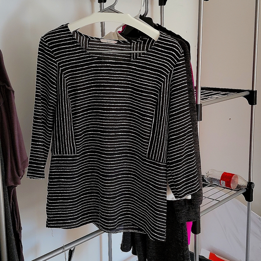 Black/White Blouse.  3/4 sleeve, scoop neck. Like new.  Purchased frm Stitch Fix